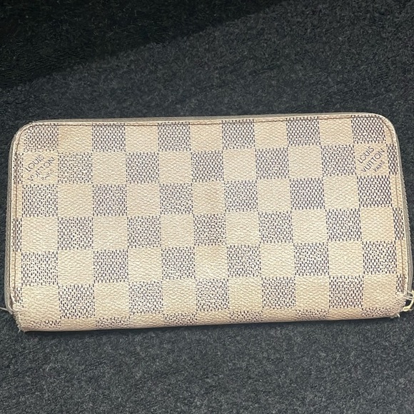 💎AUTHENTIC💎 LV DAMIER AZUR ACCORDION WALLET (NO ZIPPER PULL, COIN STAIN INT) - Picture 2 of 16